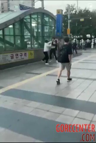 GoreCenter.com 🔞 on Twitter: "⚠️ SOUTH KOREA 🇰🇷 STREET FIGHT 💀🩸🤛🏻 [more
