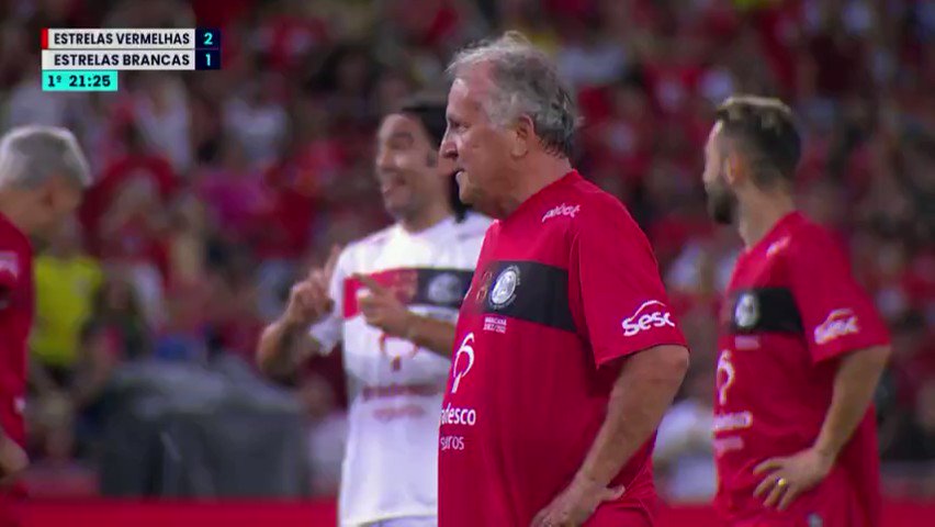 Carlos Germano pega pênalti de Zico e é vaiado no 'Jogo das