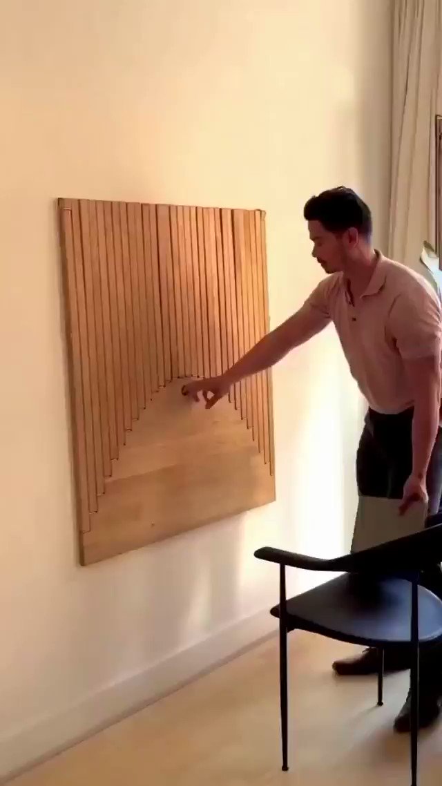 これはすごい。実用的なデスクトップとしても機能する芸術作品