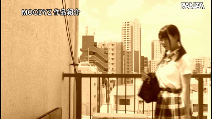 毎日制服の胸の膨らみをコソ見してた元教え子の丸出しおっぱいが突然目の前に！

100万回抜いたったwww 
https://t.co/R1K0IOjNQa