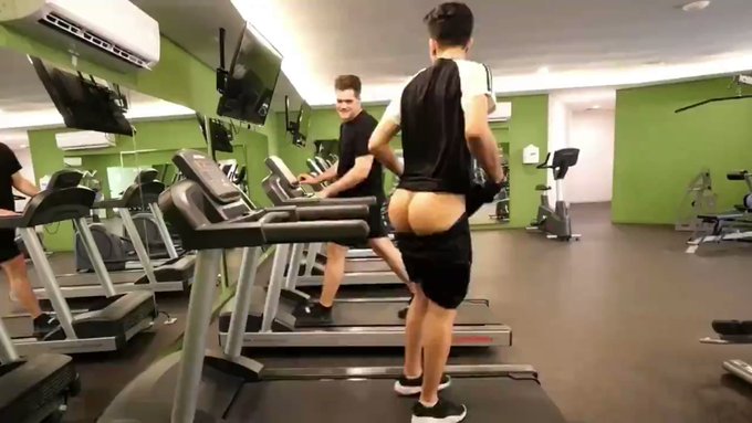 This is how you get a #dick at the #gym 💪🥛
Full video at https://t.co/Sjh2NISiKQ 70%📴
#top @jero_wero