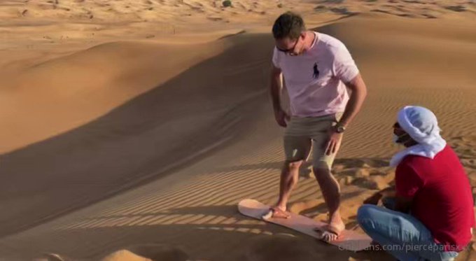 Sand boarding outside Dubai https://t.co/nu9kzbL3wq