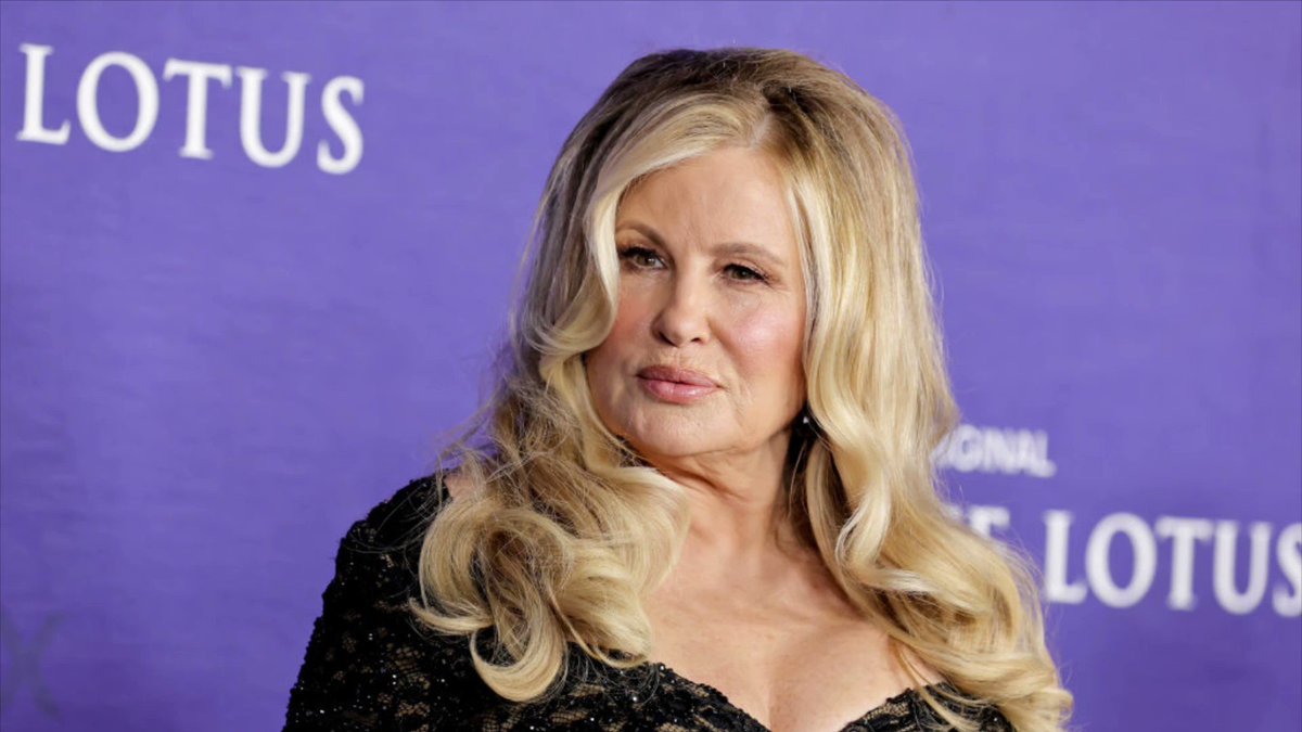 Fans campaign for Jennifer Coolidge to host the Oscars Etalk etalkctv