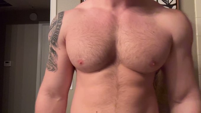 Here’s to bouncing these juicy pecs more in 2024 ??  https://t.co/g3j4lNHdRM