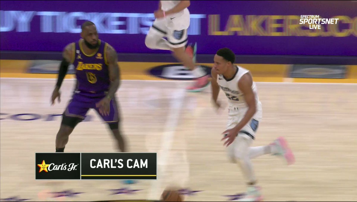 レブロンのチェイスダウンはマジで芸術。身体もぶつけていかないし完全に狙いすましてて本当にカッコいい😍 