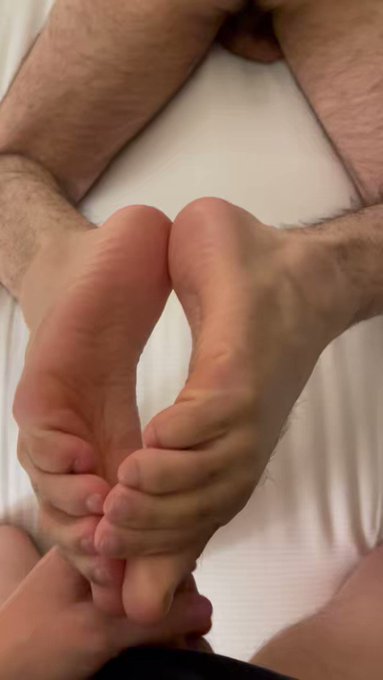 So much fun meeting @BalkanFootBro and sniffing each others feet 😮‍💨🤤 https://t.co/LwUC9GtPyF