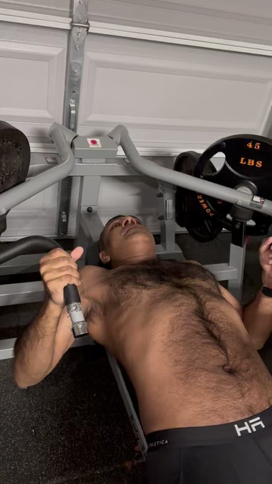 Topless Chest workout in tights #WednesdayMotivation #Hairy #Bear #WinterWorkouts #Hung #Dom #Daddy #Scruff