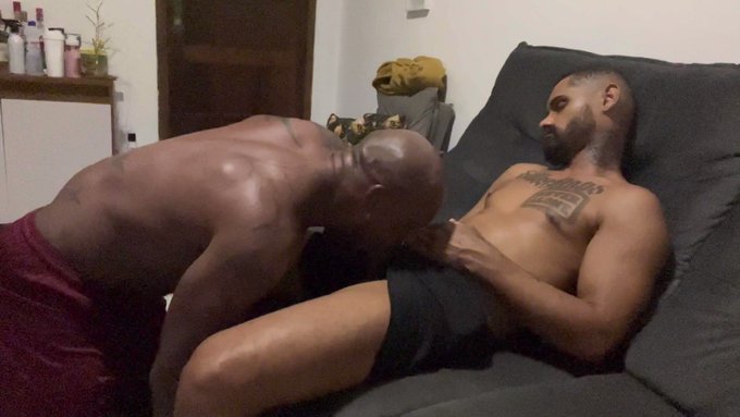 Vai ser mamado dormindo também  ??

sucking her sleeping husband ??#morzao 

https://t.co/n7ksKpKlK5??