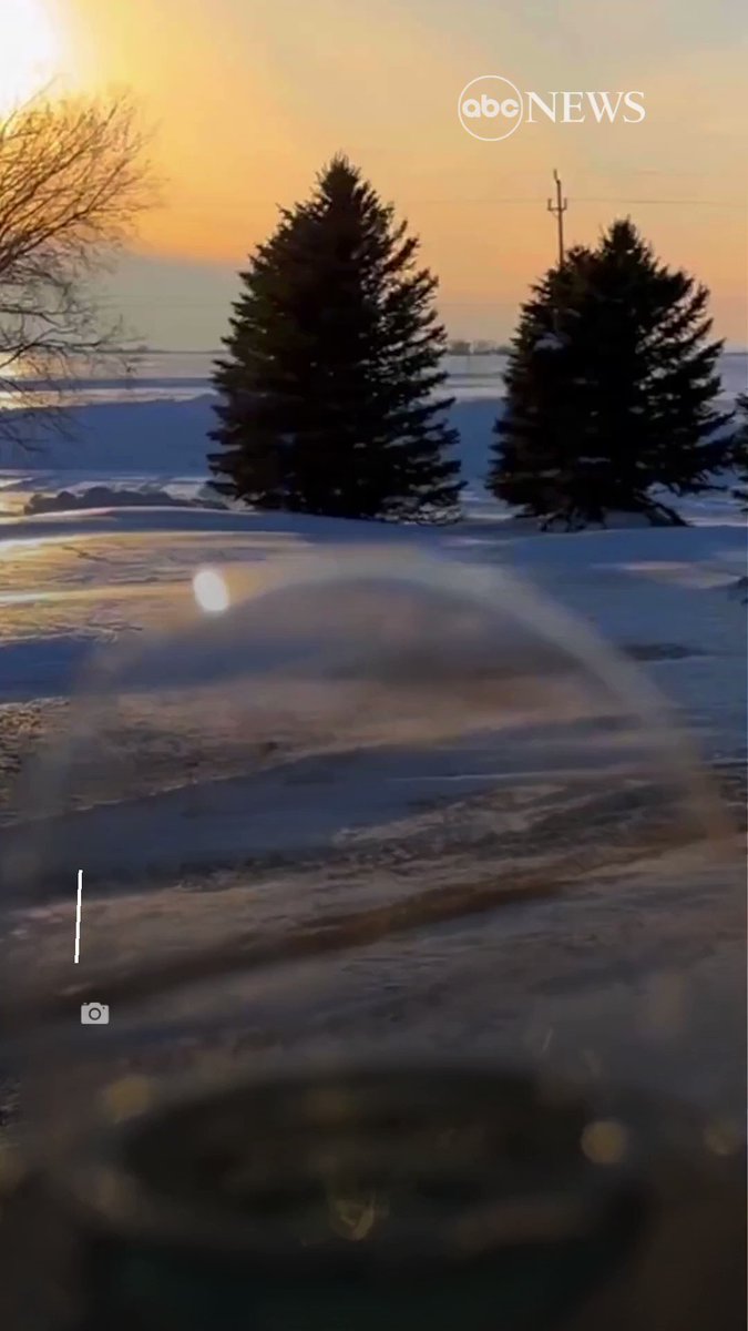 RT @ABC: Freezing weather in Graceville, Minnesota, caused soap bubbles to crystalize—creating beautiful designs. https://t.co/uSKJvJOcg0