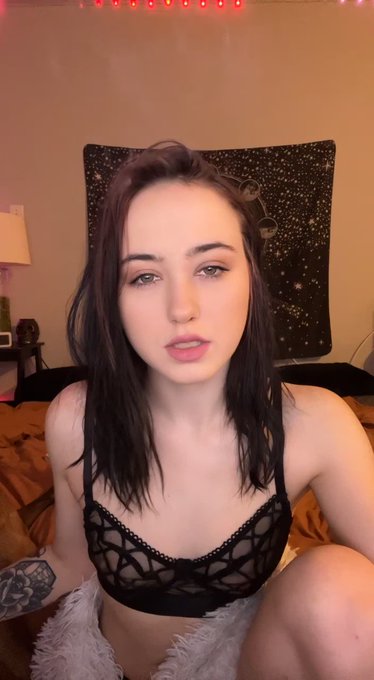 Would u smoke with me ? 💨😏 https://t.co/IeaVl8M1sx