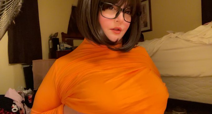 Velma want to show you her boobs https://t.co/lmdt2vJRQO