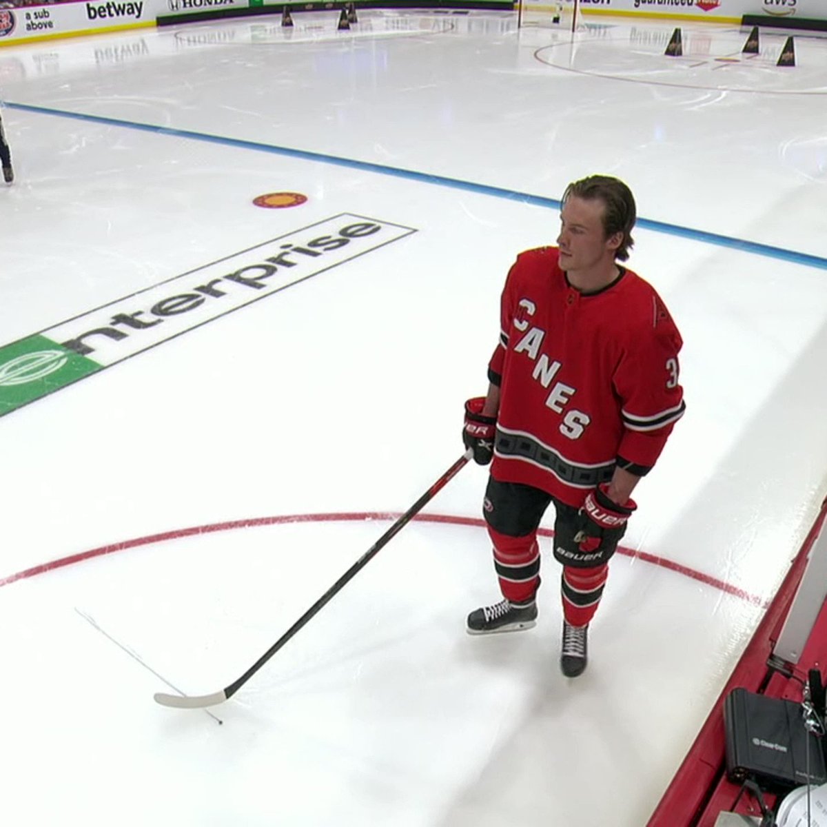 Andrei Svechnikov wins the Fastest Skater competition 💨 NHLAllStar 