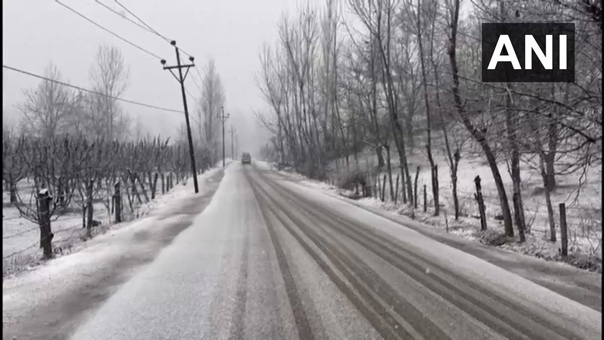 #WATCH | Kupwara in Jammu and Kashmir received fresh snowfall today … #WATCH | Kupwara in Jammu and Kashmir received fresh snowfall today …