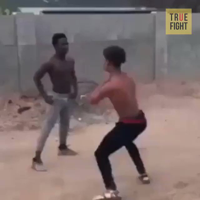 RT @SoniTapia2: This nigga fighting Spider-Man https://t.co/ZwQtYe5r3n