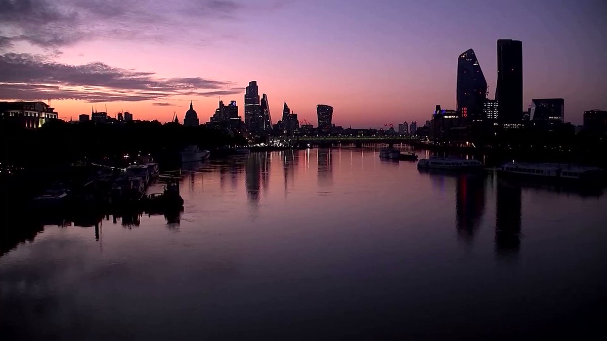 Britain s economy showed zero growth in the final three months of 2022
