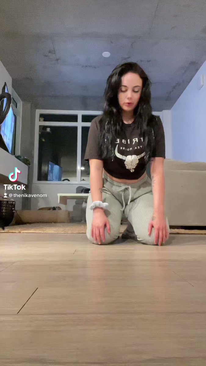 Nika Venom on Twitter: "bored in house and i’m in the house bored"