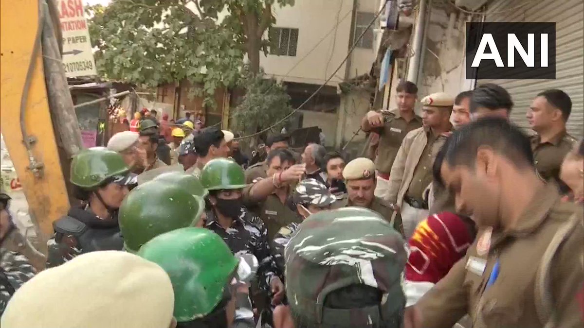 #WATCH | Delhi: Ruckus at DDA’s anti-encroachment drive continues in Mehrauli.
… #WATCH | Delhi: Ruckus at DDA’s anti-encroachment drive continues in Mehrauli.
…