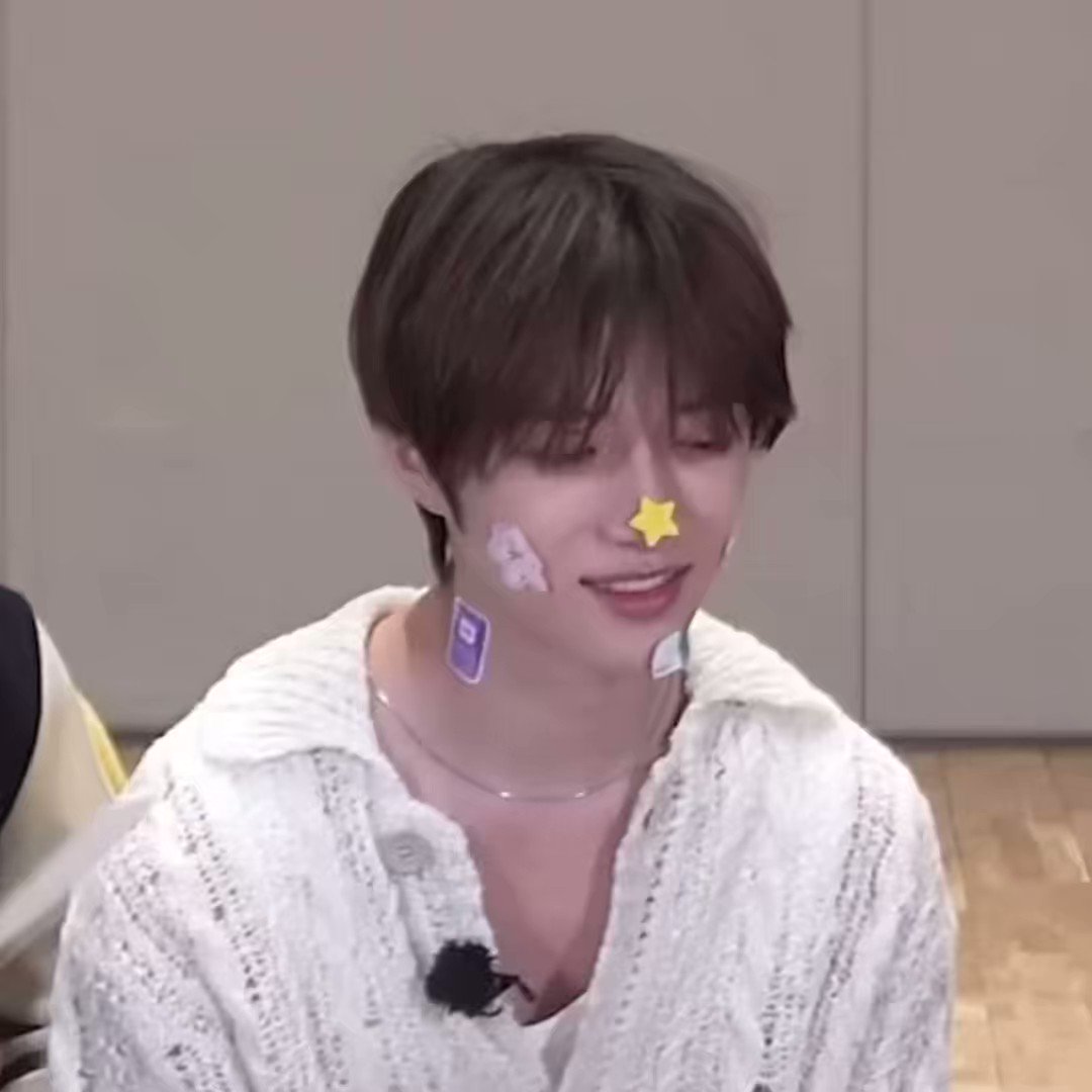 on-twitter-the-stickers-on-his-face-im-crying-hes-just-so-cute