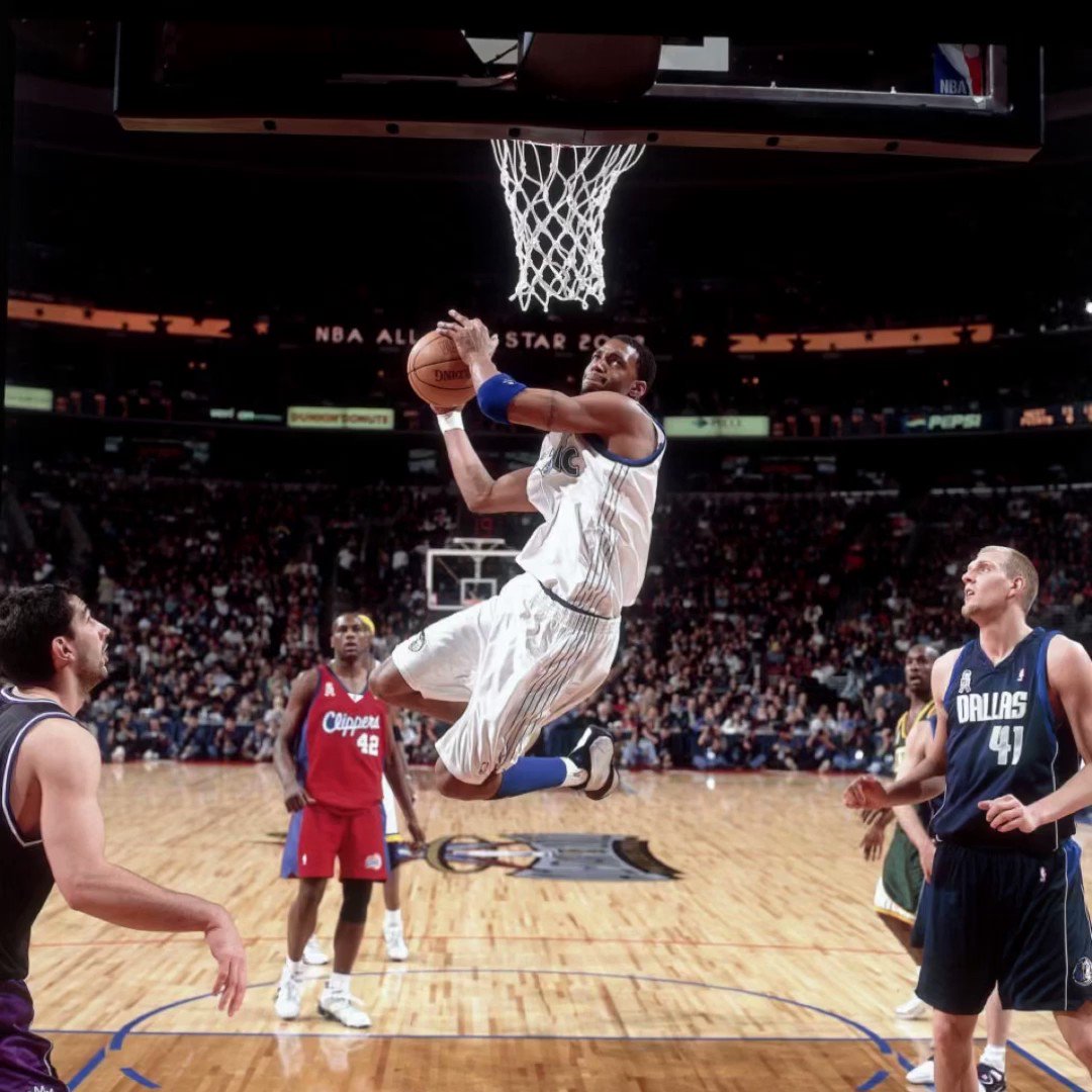 ThrowbackHoops on X: Tracy McGrady off the backboard dunk in the 2002 NBA  All-Star Game!  / X