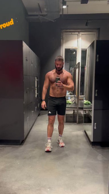 GYM HECHO ?? https://t.co/S8ByROeBWy