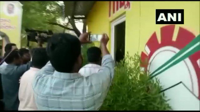 #WATCH | Vijayawada, Andhra Pradesh | Unidentified people vandalised the Telugu … #WATCH | Vijayawada, Andhra Pradesh | Unidentified people vandalised the Telugu …