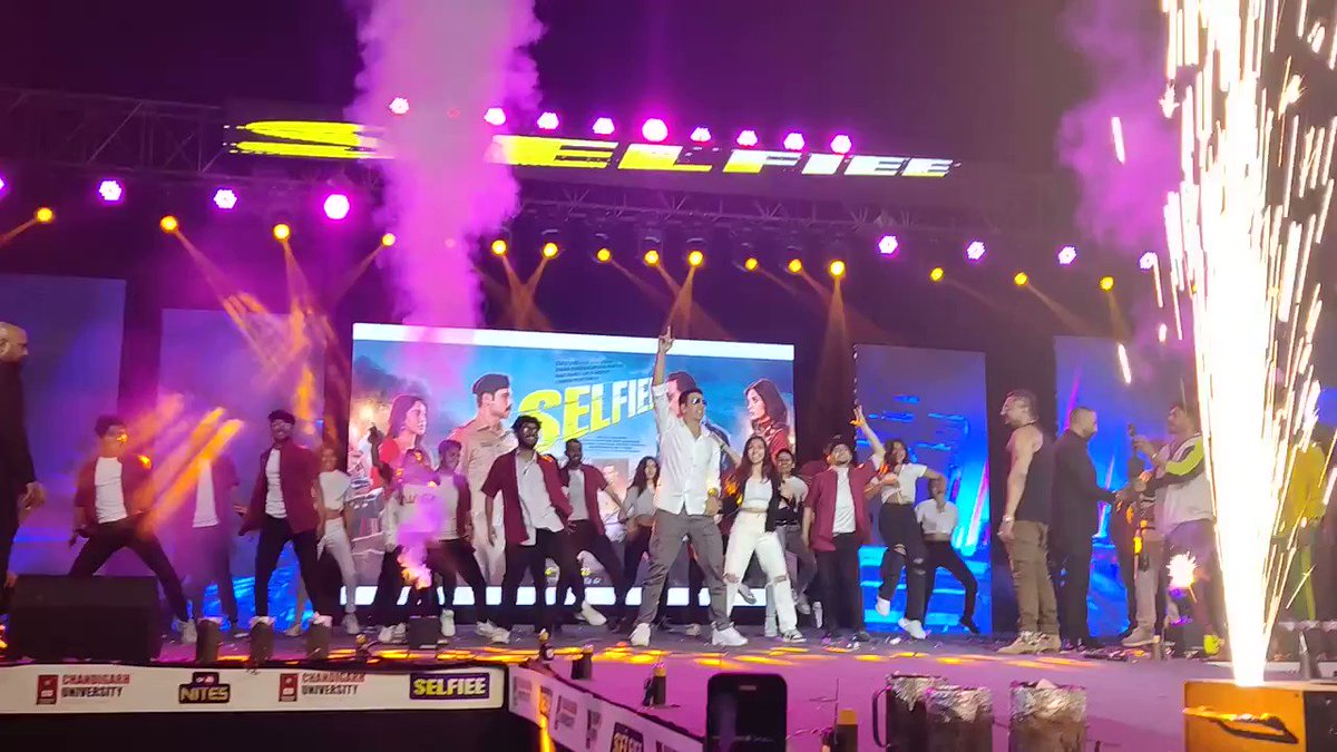 BollywoodBoxoffice on Twitter "RT Chandigarh_uni akshaykumar danced