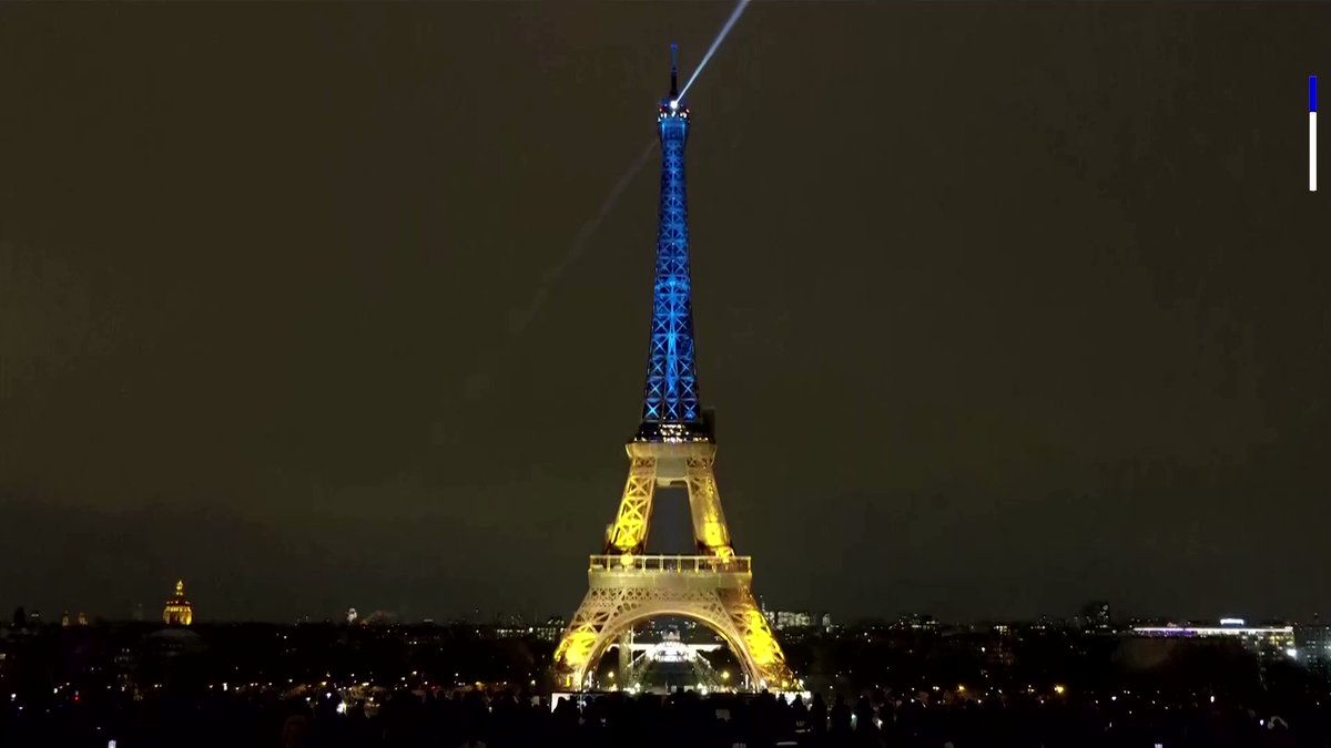 Wildraar 🦊🐯🐵 on Twitter "RT Reuters The Eiffel Tower in Paris shone