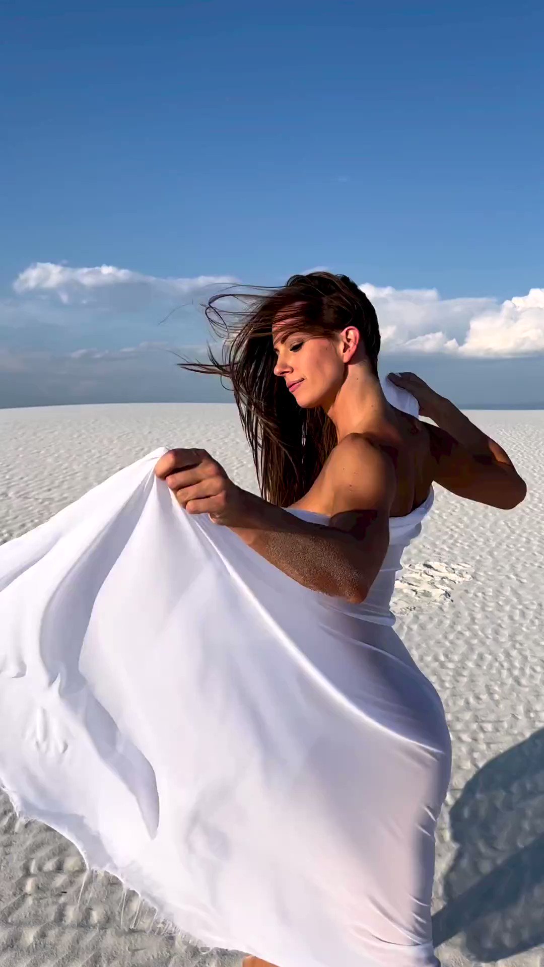 @jannabreslins video Tweet