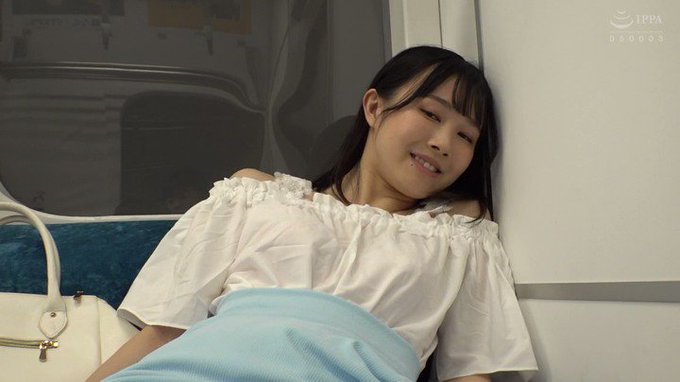 終電で向かいの座席のほろ酔い痴女と二人っきり 無防備パンツをチラ見してたのがバレたと思ったら見せつけ誘惑してきた https://t.co/92f5RR96G8
