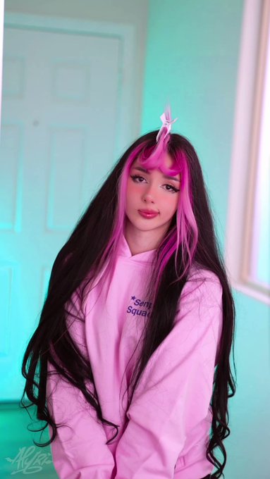 Dont mind me, just checking if id look good in bangs ? https://t.co/shZamEgMZJ