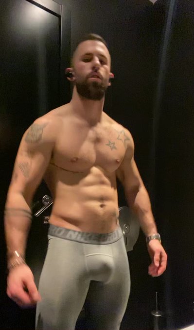 Starting the week ??? https://t.co/l9yfZQAF6G