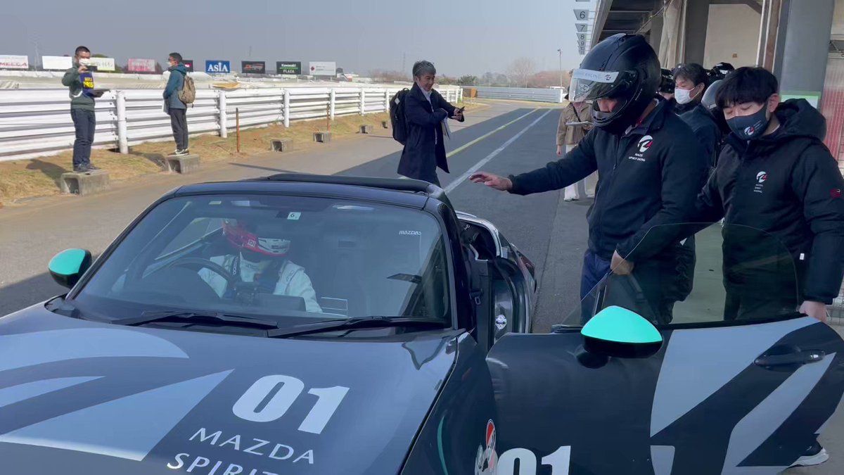 294でこのロードスター大量に積んだトランスポーター見たぞ！！ 