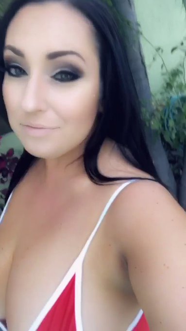 Is red my color? ❤️ https://t.co/exN6Ud4V2q
