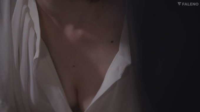 ホクロの位置がお隣の天使さんと一緒だ

嫌いなやつ、いねーよなぁ！？
https://t.co/2uphHNXLJs