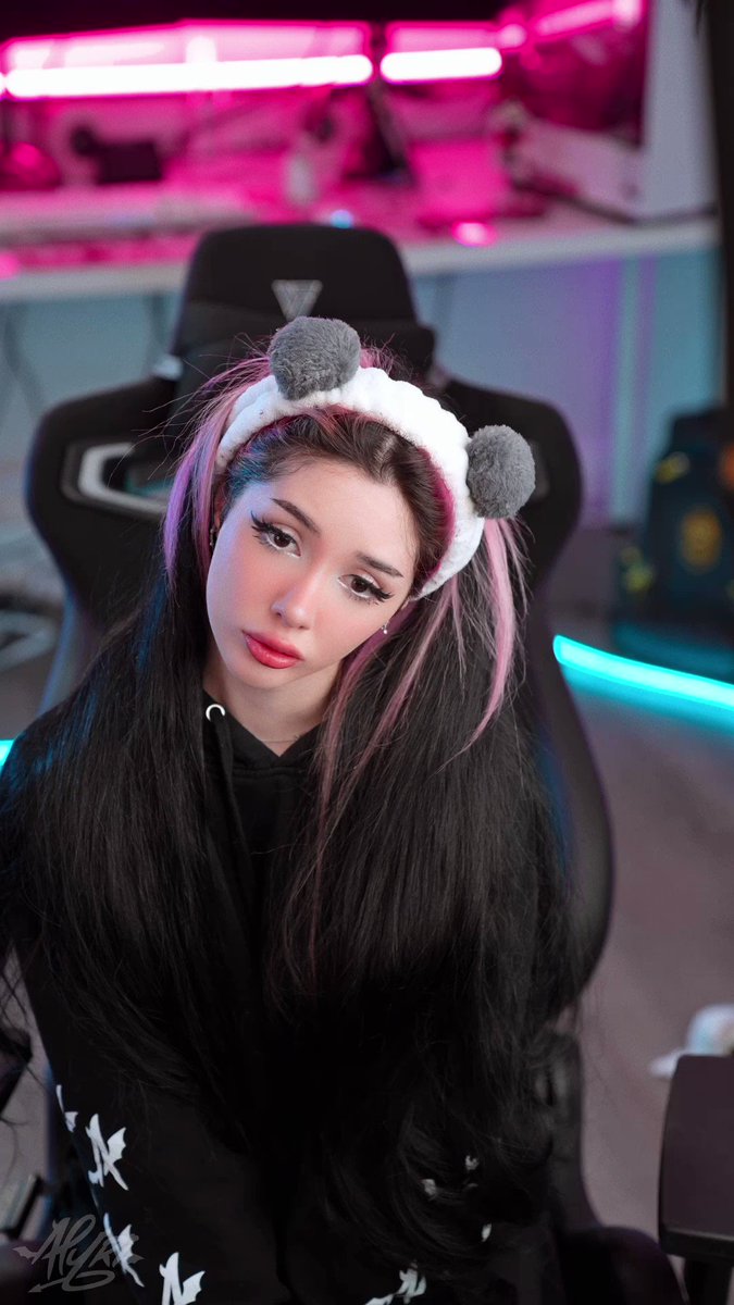 Who summoned me???? Alyri alyri_tv