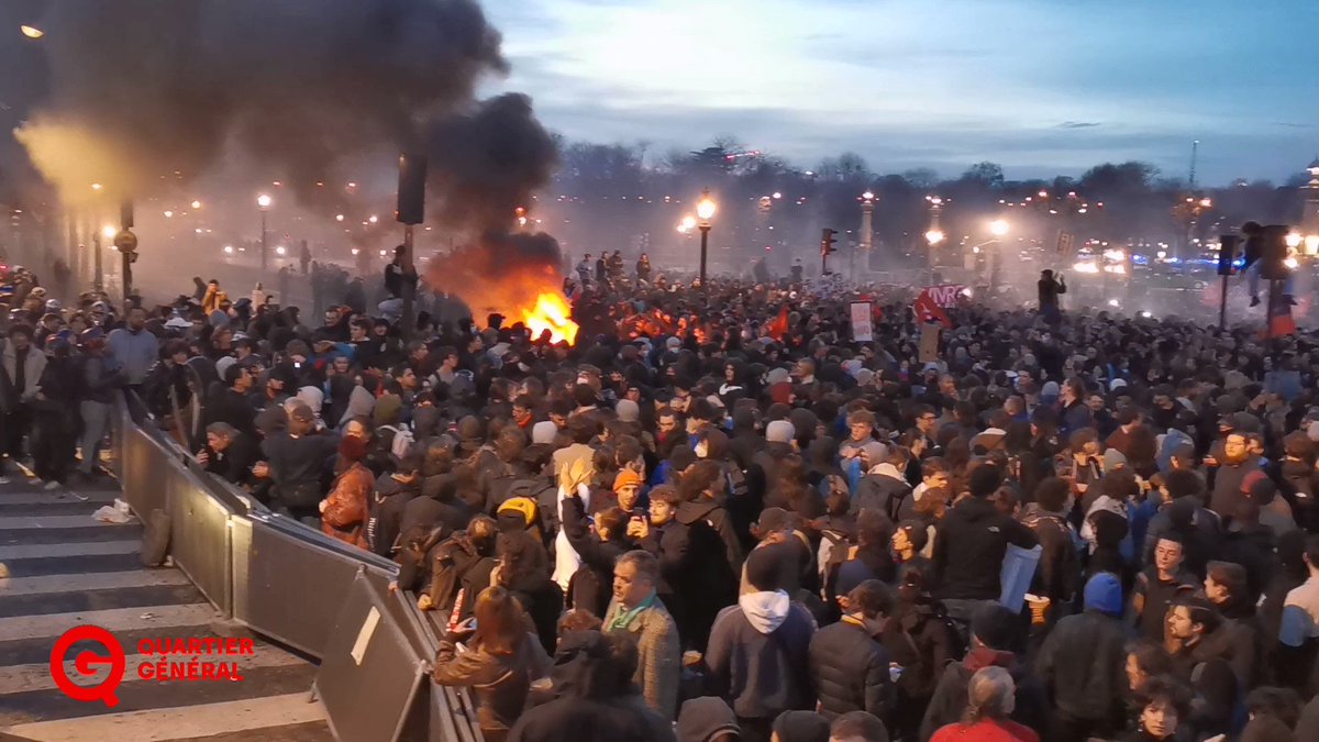 митинг париж