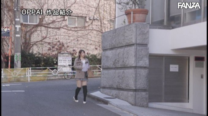 巨乳少女に猥褻衣装を着せて帰らせない監禁キメセク潮吹き汗だくアクメ 水原みその https://t.co/NcX0ym3fUR