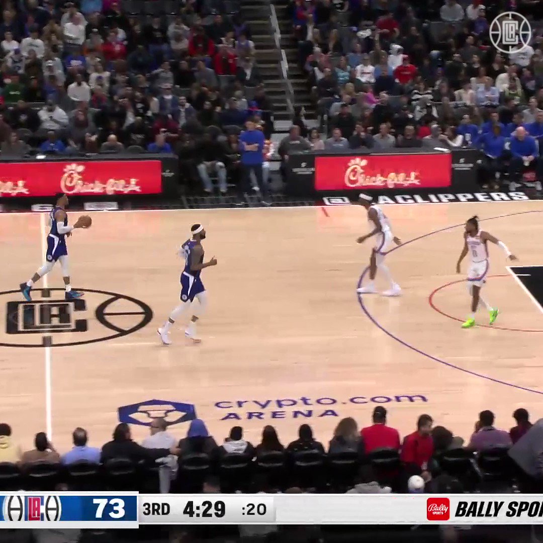 アウトナンバーのファストブレイクかと思ったら普通にdfいるのにやってんのやば。 