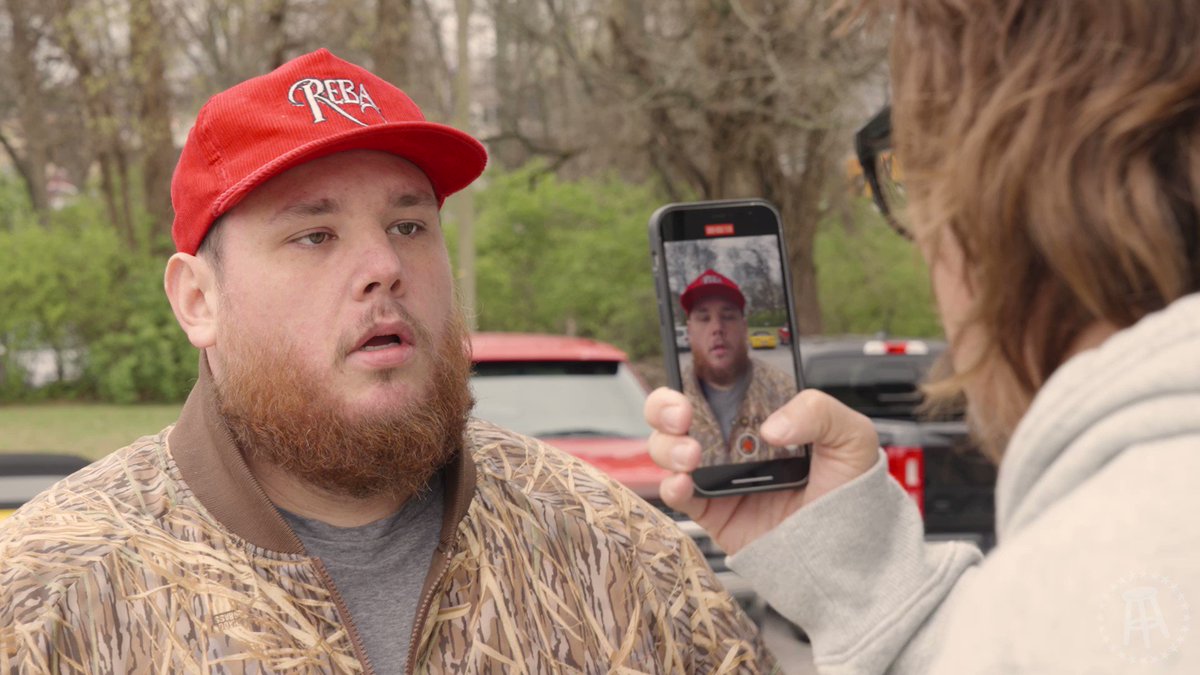 Barstool Sports on Twitter "Luke Combs Gets Choked Out