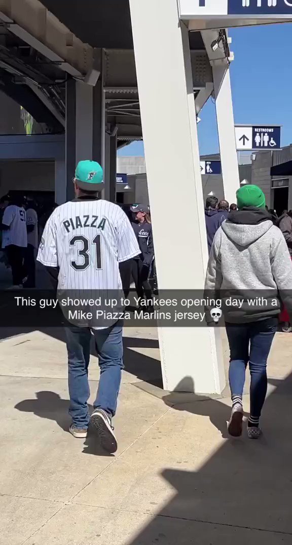 br_betting on X: Showing up to Yankees opening day with a Mike Piazza  Marlins jersey is ridiculous behavior 😂  / X
