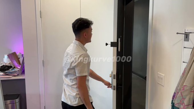 My leasing agent showed me a new apartment while I was in Cali 😎 ft @THEDANNYICE https://t.co/uduJJu