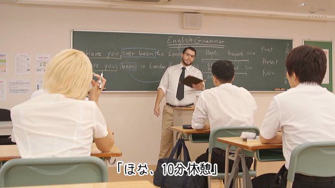 3回留年してるヤリマンギャルに目をつけられた僕は、授業が終わるたびチ○ポ弄られるけど休み時間10分ではイカせてもらえず、授業中も勃起継続させられたあげく放課後キンタマ空っぽになる… https://t.co/142SeJg0hD