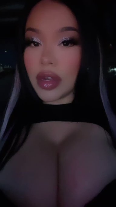 Going to see Red Hot Chili Peppers tonight ?? https://t.co/encARRVZrx