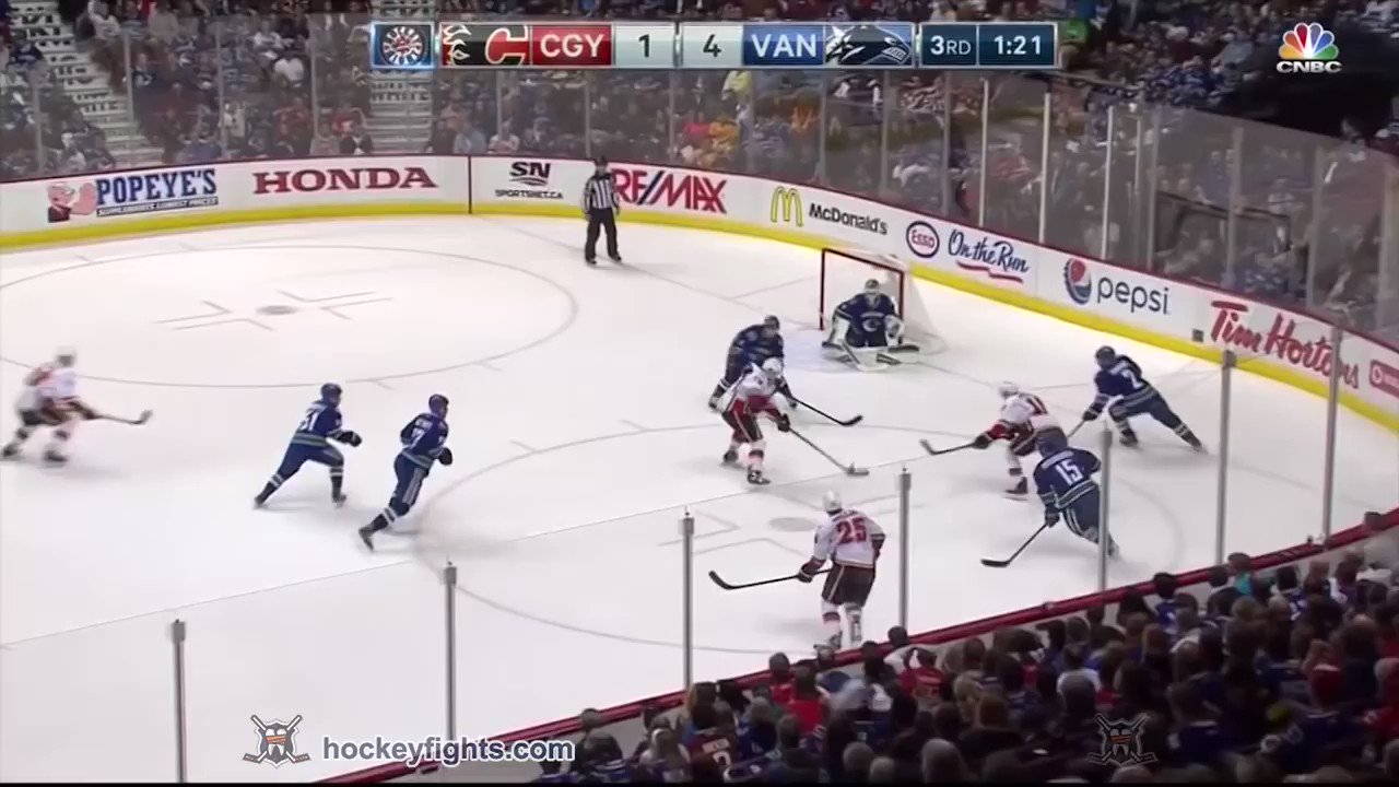Happy 41st Birthday today to Deryk Engelland! 

The man that fought 2 at once | 
