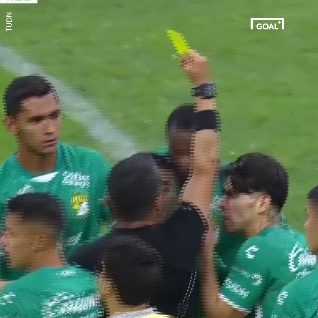 GOAL on Twitter "This referee in Mexico knee’d a player in the middle of a brawl 😳 https//t.co