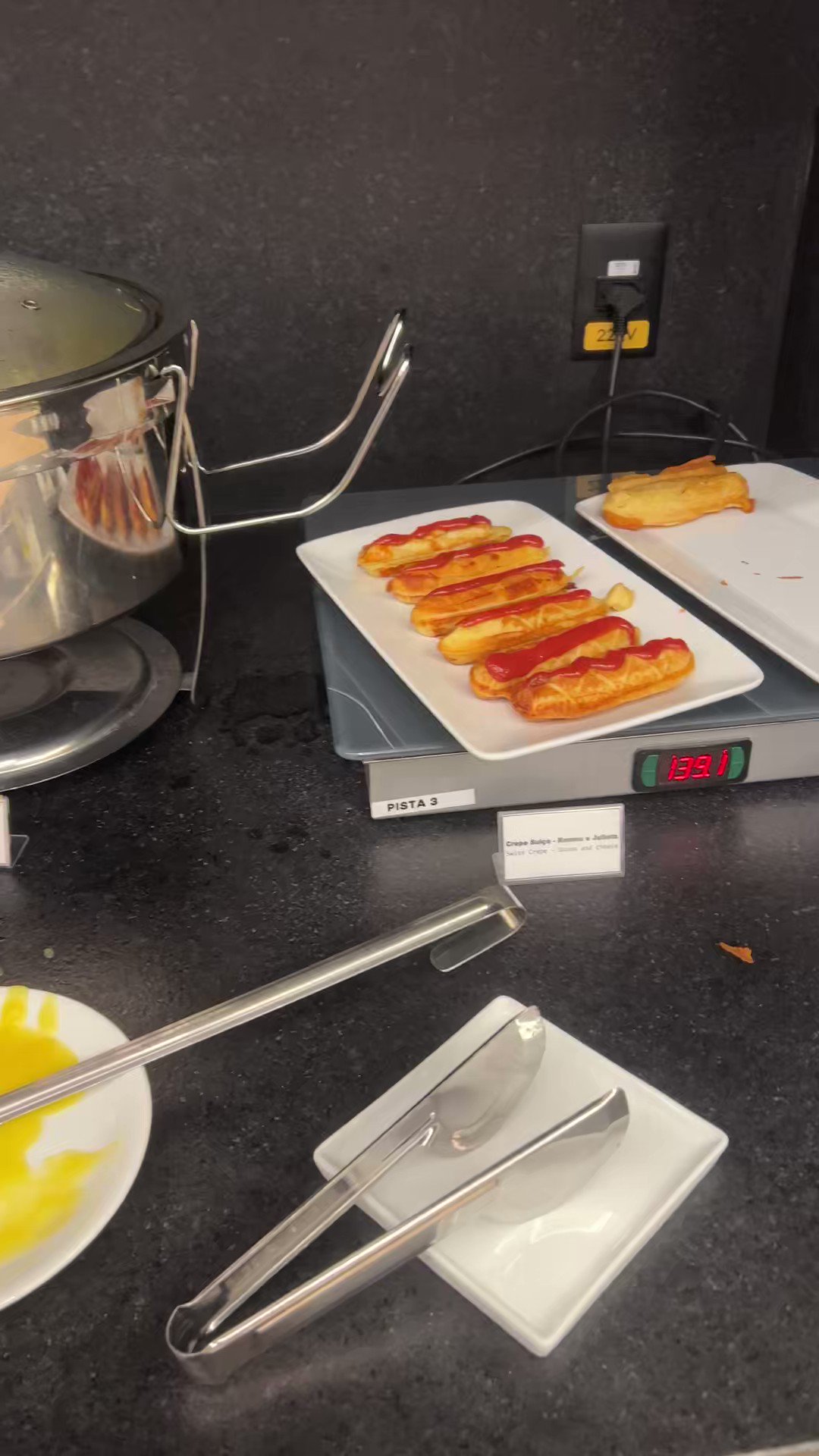 Kombinichan | join my OF on X: Vip room today on the airport 🥳 making my  wait happier t.corL2xhlATUM  X