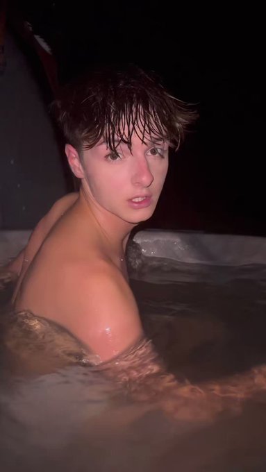 Would you smack my ?? 
Yes=Rt
.
https://t.co/Br39SCRf2E
.
.
#gays #jacuzzi #hetero #boy #lovers https://t