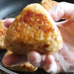 美味しいものを全部詰め込んだ『バター醤油ツナチーズ焼おにぎり』
