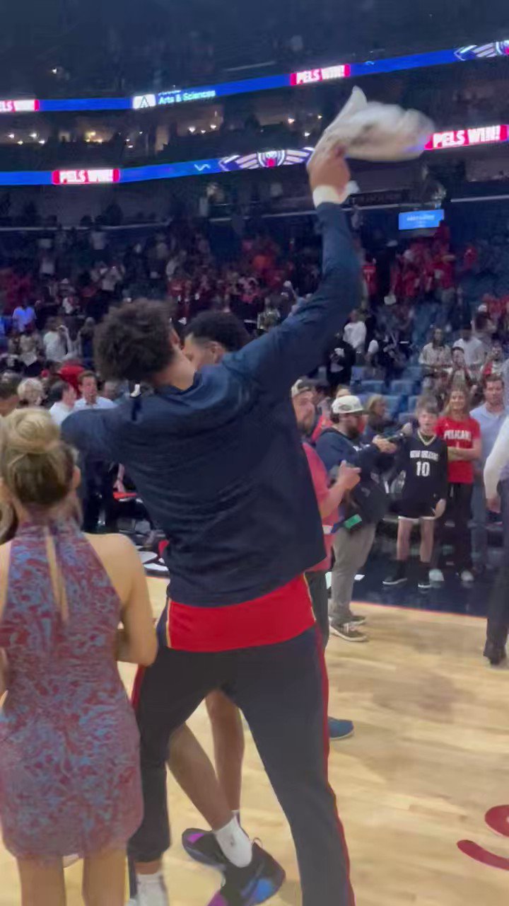 Broom Trafikprop Symptomer New Orleans Pelicans on Twitter: "back-to-back 30 pieces from Trey got the  good vibes flowing 😏 https://t.co/sXM2aMfxMM" / Twitter