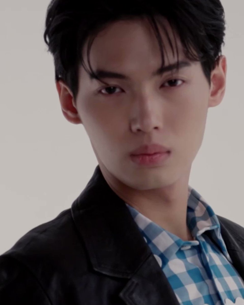 the win daily 𝙋𝙍𝘼𝘿𝘼 𝙂𝙇𝙊𝘽𝘼𝙇 𝘽𝘼 on Twitter "RT and Reply Prada